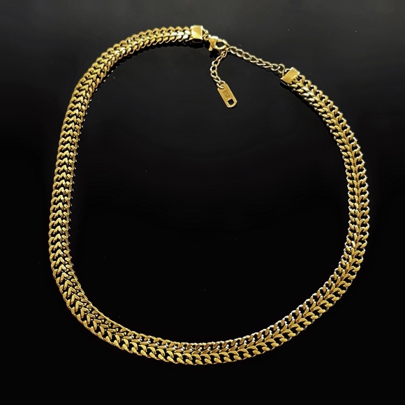 🖤 Black + Gold = classic and luxurious 💛✨ - Picture 4 of 10